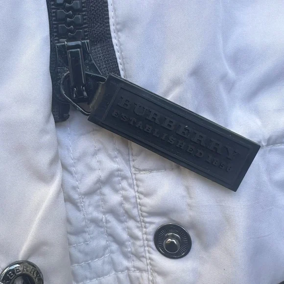 BURBERRY London jacket size 2Pit to pit: 16 1/2”Length: 22”